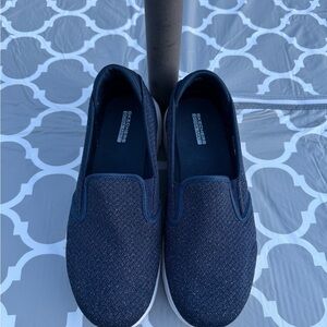 Skechers Navy Slip-On Goga Mat Ultra Go Knit Sneakers with Gold Threading Sz8.5